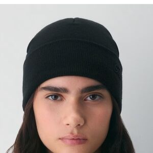 Aritzia Sleek Black Knit Hat
